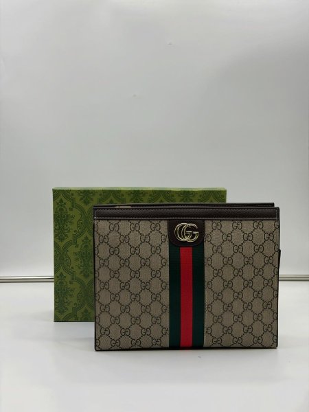 شنط  قوتشي شامل العلبه الاصلية