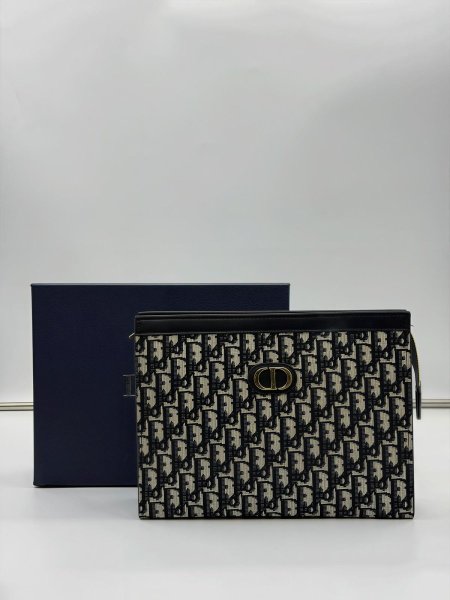 شنط كلاتش  ديور <br> <span class='text-color-warm'>بيعت كلها 🥹</span>