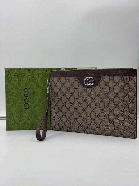 شنط قوتشي شامل العلبه الاصلية