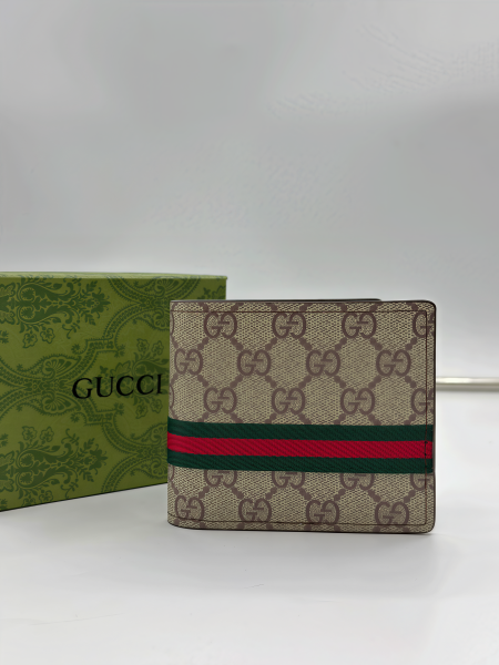 جزدان رجالي ماركة (كاش ) شامل العلبه الاصليه