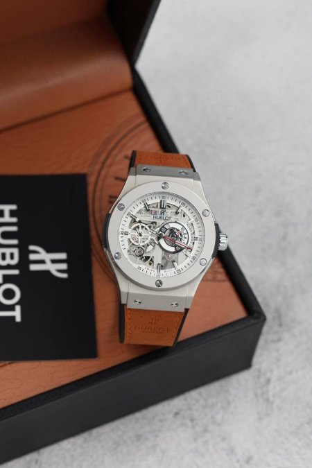 ساعة رجاليه من هبولت (Hublot) نبض توماتيك
