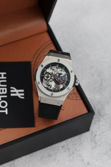 ساعة رجاليه من هبولت (Hublot) نبض توماتيك