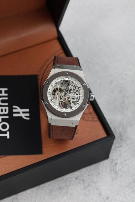 ساعة رجاليه من هبولت (Hublot) نبض توماتيك
