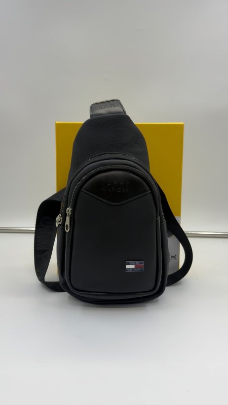 شنط كتف رجالي من TOMMY