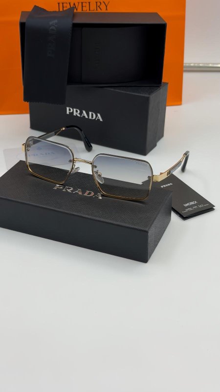 نظارة شميسه من Prada