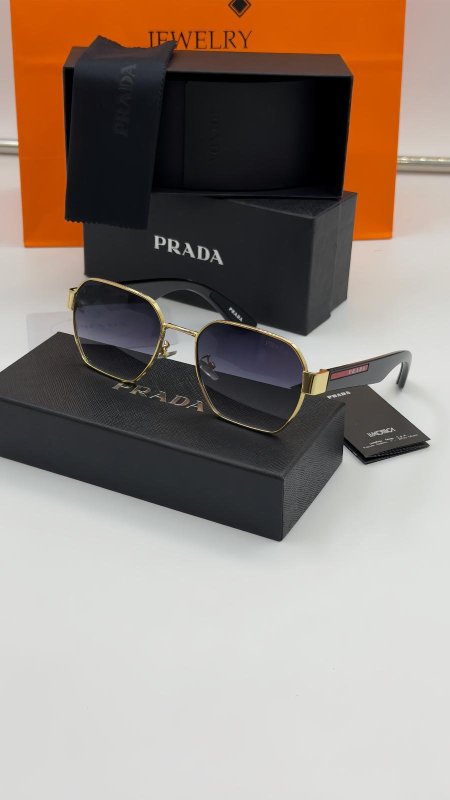 نظارة شمسيه رجاليه من Prada