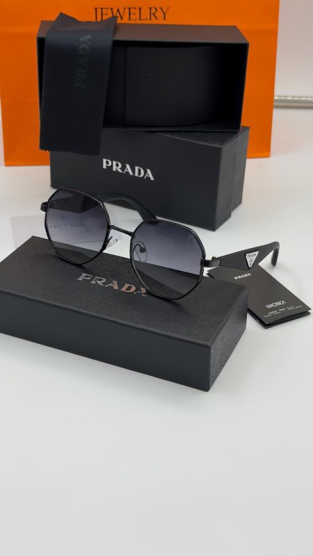 نظارة شمسيه رجاليه من Prada