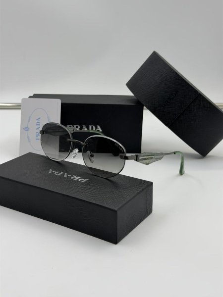 نظارة شمسية نسائية من PRADA