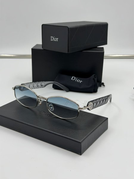 نظارة شمسية نسائية من Dior