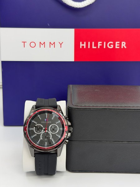 ساعة رجاليه قشاط ربر من TOMMY HILFIGER