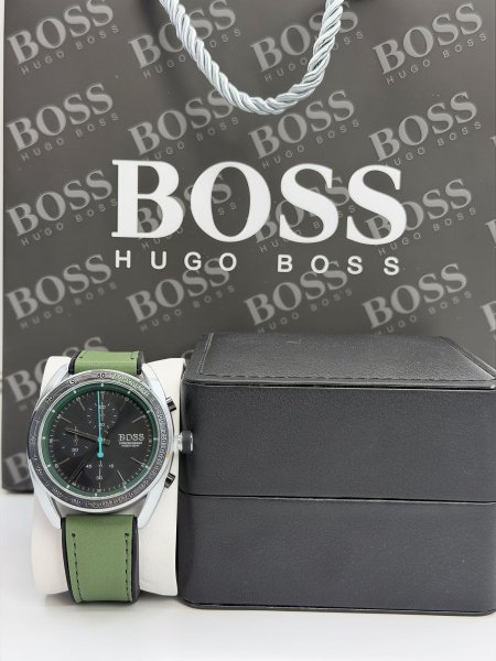 ساعة رجاليه من BOSS