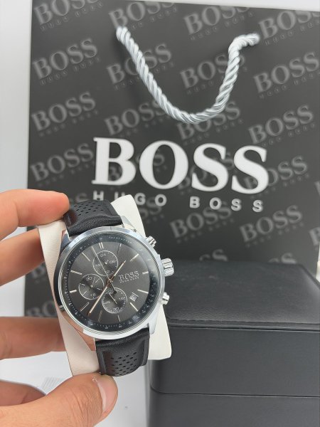 ساعة رجاليه جلد من BOSS