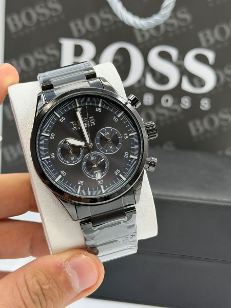 ساعة رجاليه من BOSS