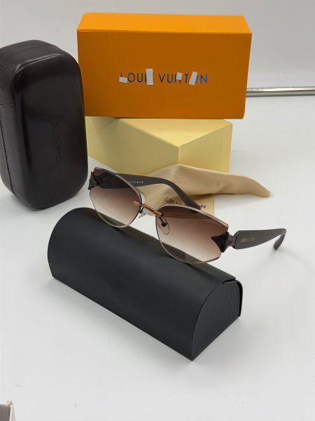 نظارة نسائية من LV