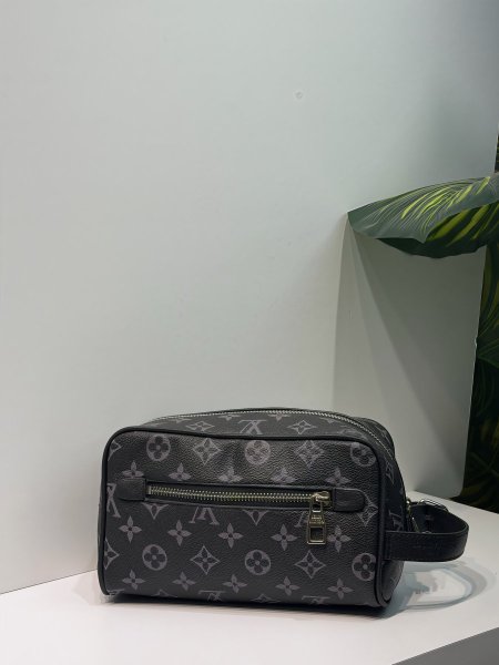 شنط يد حجم كبير كولتي عالي من LV