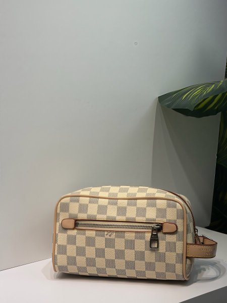 شنط يد حجم كبير كولتي عالي LV