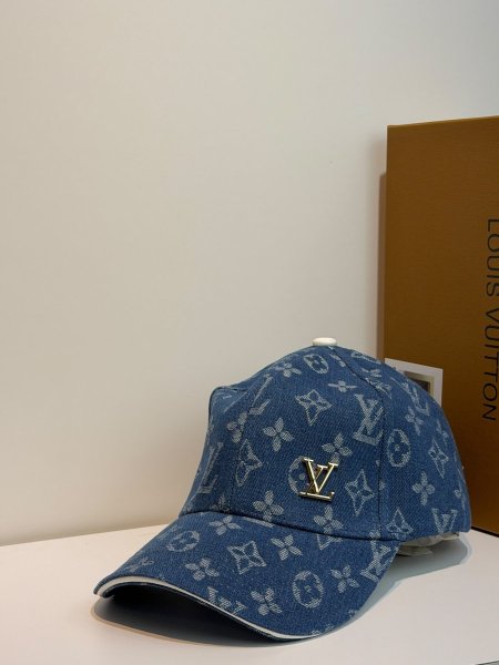 طواقي رجالي جينز من LV